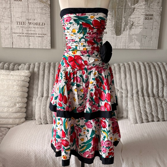 Robbie Bee Dresses & Skirts - Vintage Robbie Bee Floral Strapless Ruffle Tiered Dress Black Trim Bow Accents
